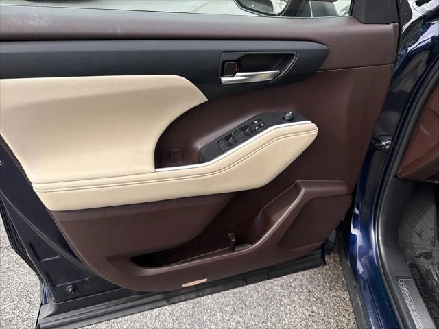 2022 Toyota Highlander Hybrid XLE