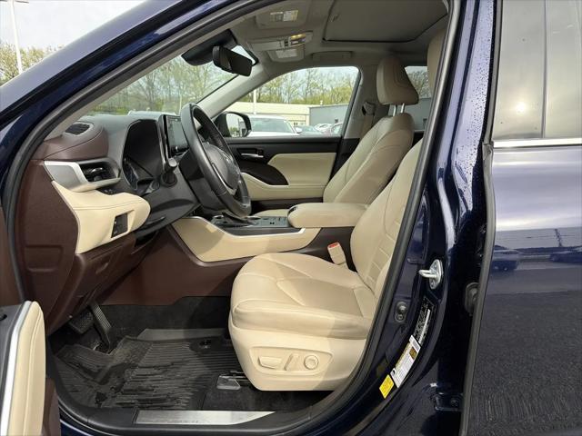 2022 Toyota Highlander Hybrid XLE