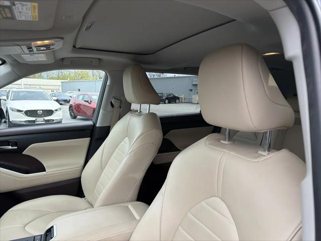 2022 Toyota Highlander Hybrid XLE