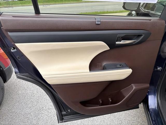 2022 Toyota Highlander Hybrid XLE