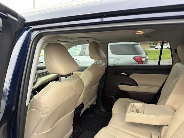 2022 Toyota Highlander Hybrid XLE