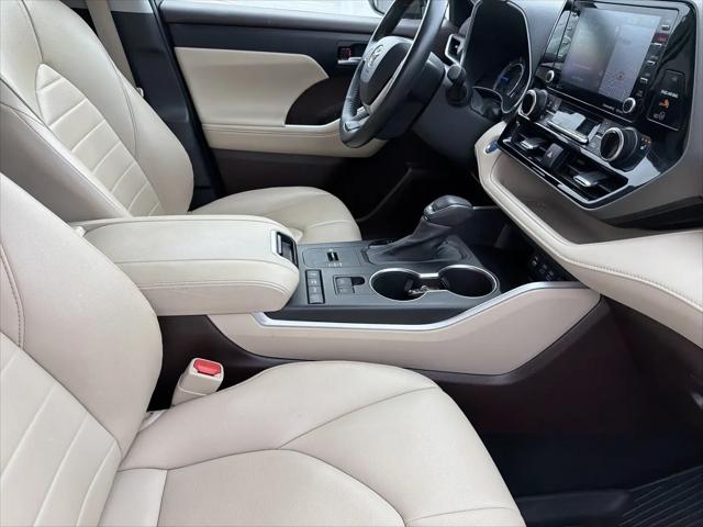 2022 Toyota Highlander Hybrid XLE