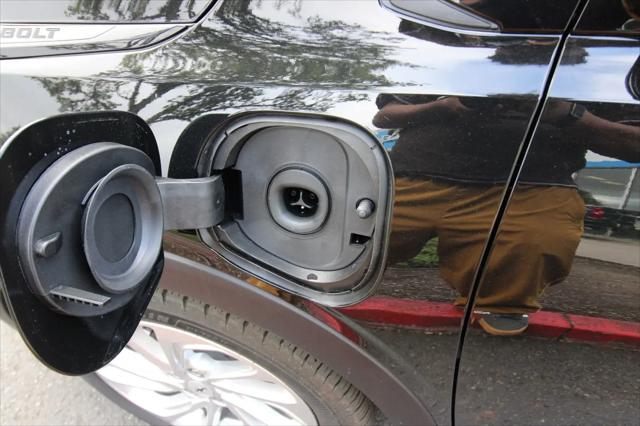 2027 Chevrolet Bolt LT FWD