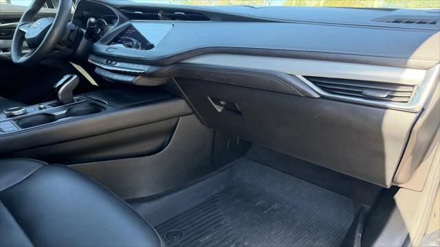 2022 Cadillac XT4 AWD Premium Luxury