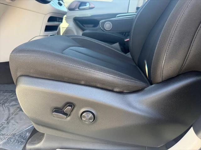 2020 Chrysler Voyager LX