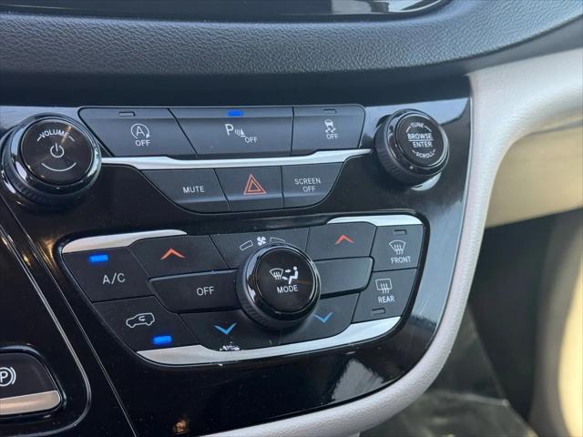 2020 Chrysler Voyager LX