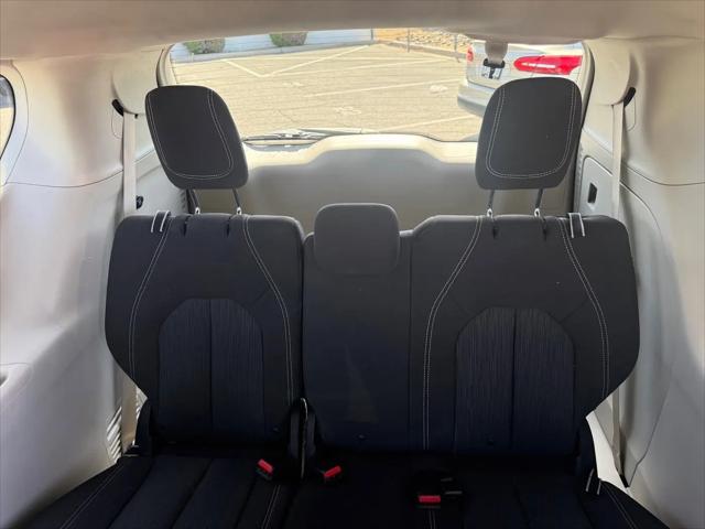 2020 Chrysler Voyager LX