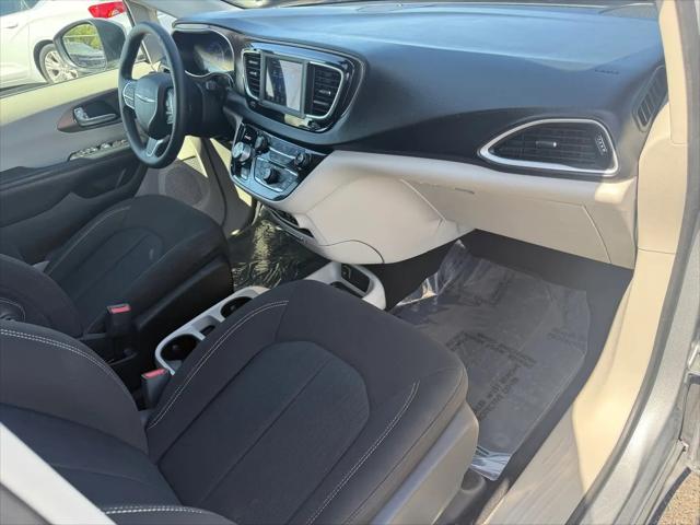 2020 Chrysler Voyager LX