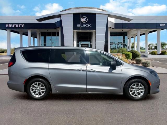 2020 Chrysler Voyager LX