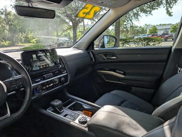 2025 Nissan Pathfinder Platinum 4WD