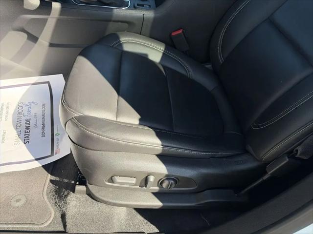 2023 Chevrolet Traverse AWD LT Leather