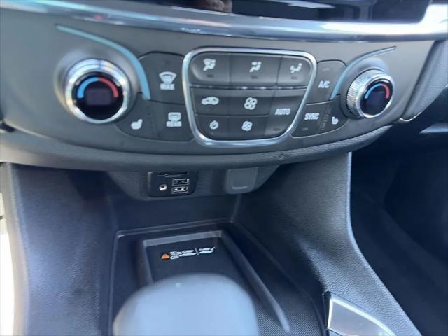 2023 Chevrolet Traverse AWD LT Leather