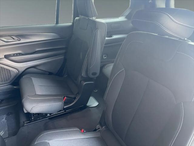 2026 Jeep Grand Cherokee L Laredo 4x4