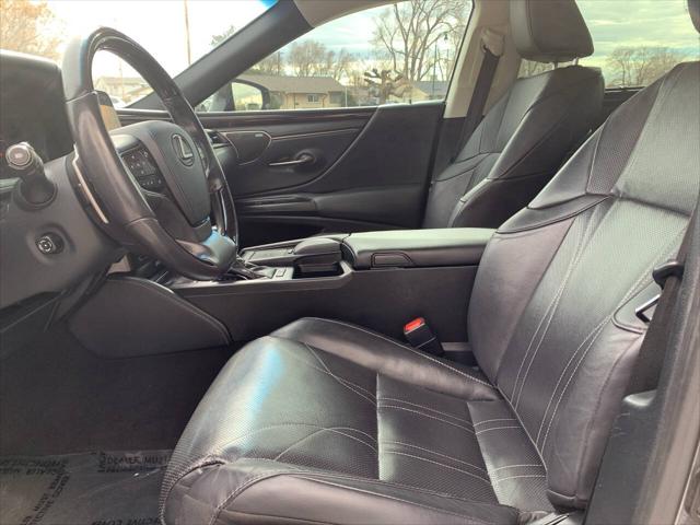 2019 Lexus ES 300h Ultra Luxury