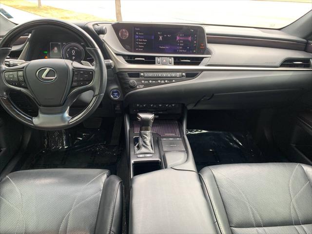 2019 Lexus ES 300h Ultra Luxury