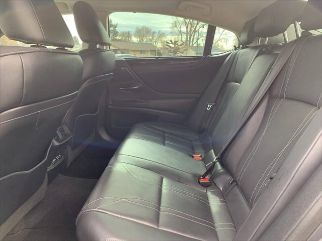 2019 Lexus ES 300h Ultra Luxury