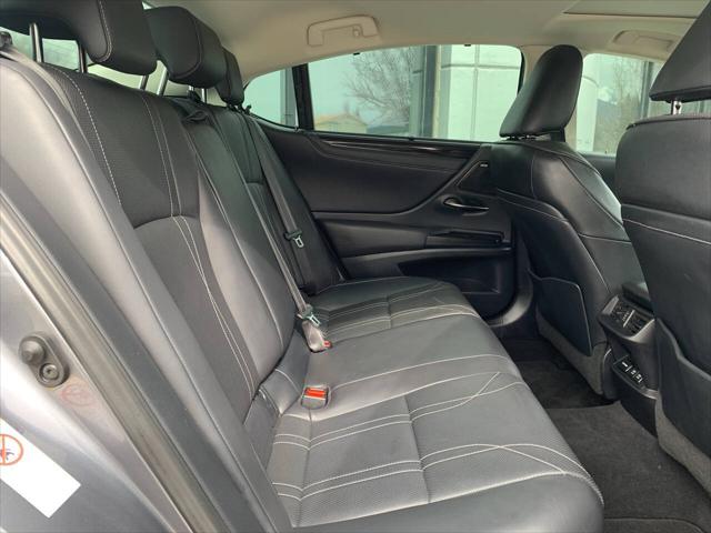 2019 Lexus ES 300h Ultra Luxury