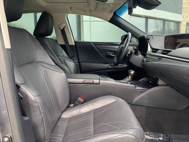 2019 Lexus ES 300h Ultra Luxury
