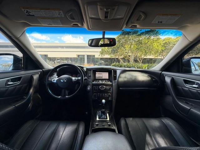 2017 INFINITI QX70 3.7