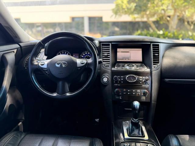 2017 INFINITI QX70 3.7