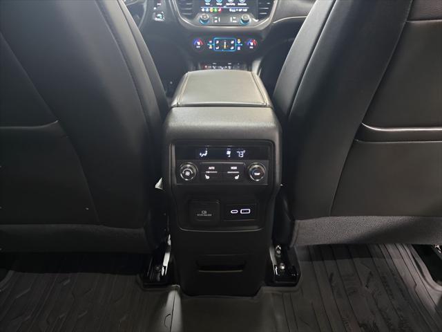 2023 GMC Acadia AWD AT4