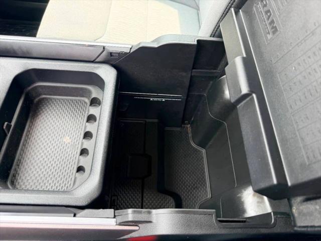 2019 Ram 1500 Big Horn/Lone Star Crew Cab 4x4 57 Box