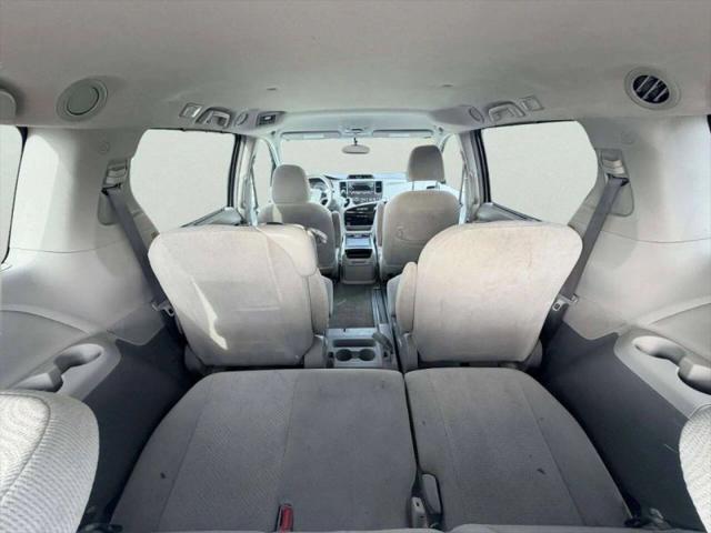 2013 Toyota Sienna LE V6 8 Passenger