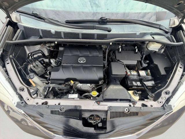 2013 Toyota Sienna LE V6 8 Passenger