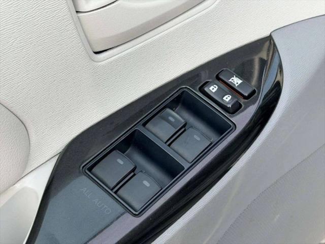 2013 Toyota Sienna LE V6 8 Passenger