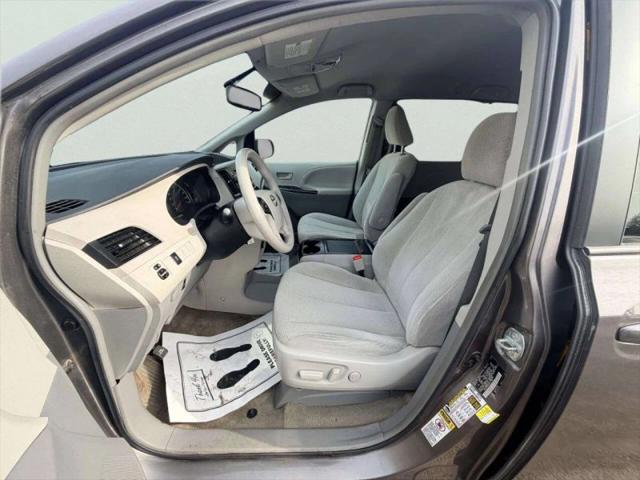 2013 Toyota Sienna LE V6 8 Passenger
