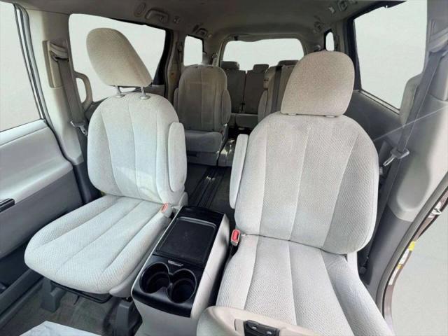 2013 Toyota Sienna LE V6 8 Passenger