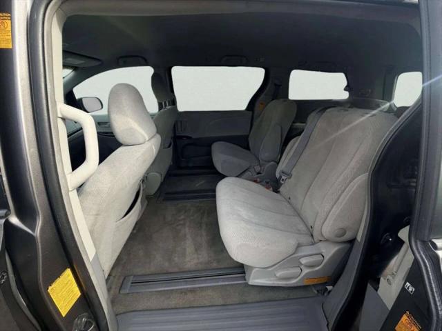 2013 Toyota Sienna LE V6 8 Passenger