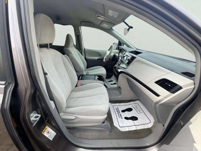 2013 Toyota Sienna LE V6 8 Passenger