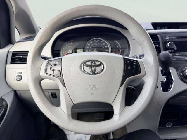 2013 Toyota Sienna LE V6 8 Passenger