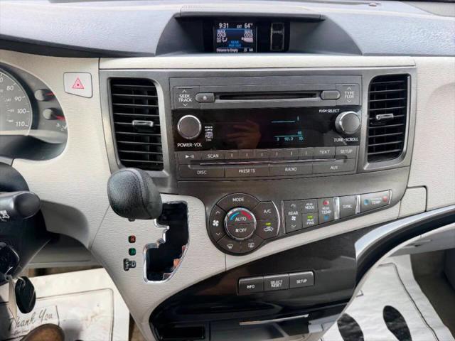 2013 Toyota Sienna LE V6 8 Passenger