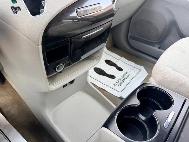 2013 Toyota Sienna LE V6 8 Passenger