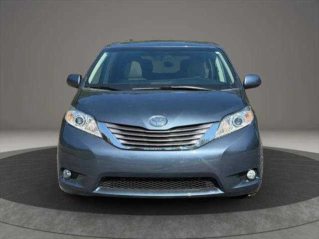 2016 Toyota Sienna XLE 8 Passenger