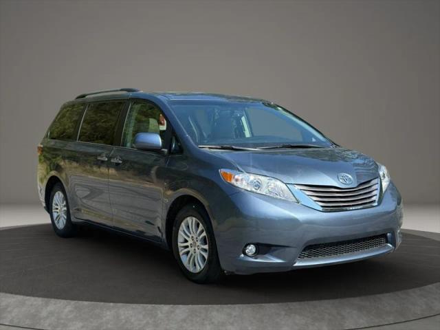 2016 Toyota Sienna XLE 8 Passenger