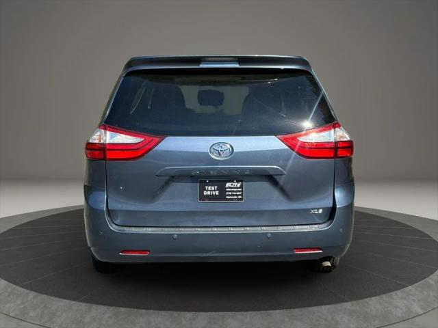 2016 Toyota Sienna XLE 8 Passenger