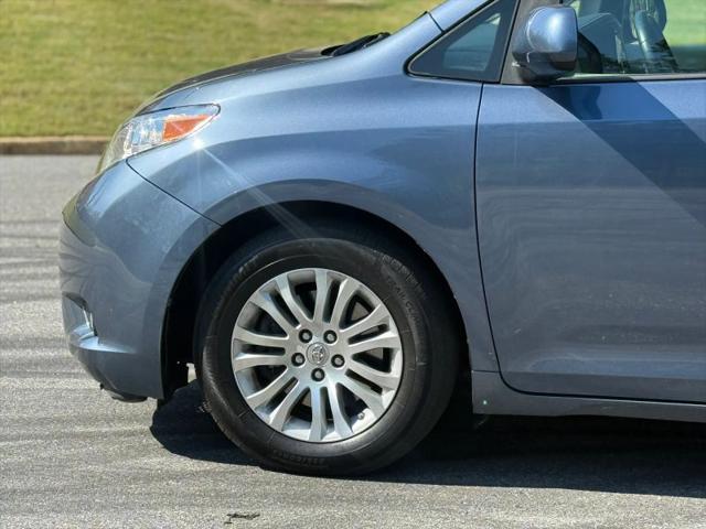 2016 Toyota Sienna XLE 8 Passenger