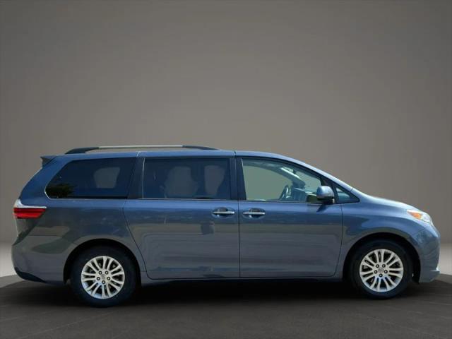 2016 Toyota Sienna XLE 8 Passenger
