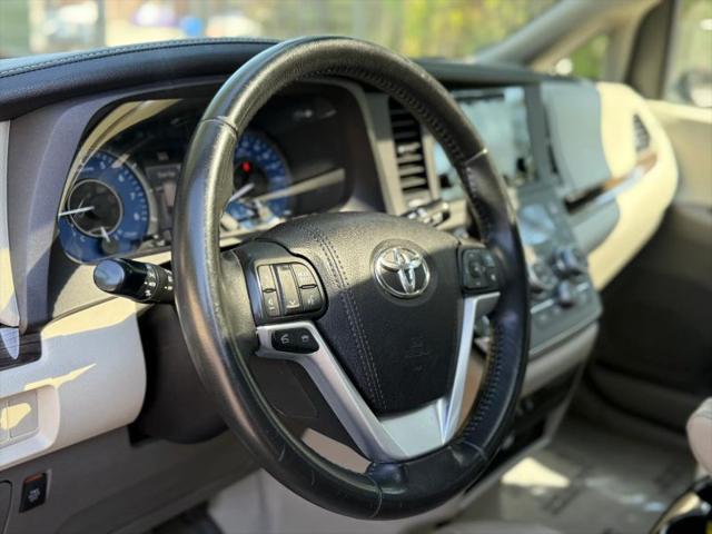 2016 Toyota Sienna XLE 8 Passenger