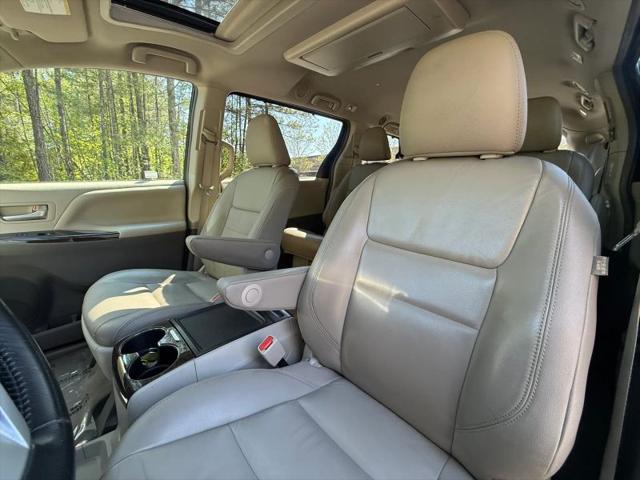 2016 Toyota Sienna XLE 8 Passenger