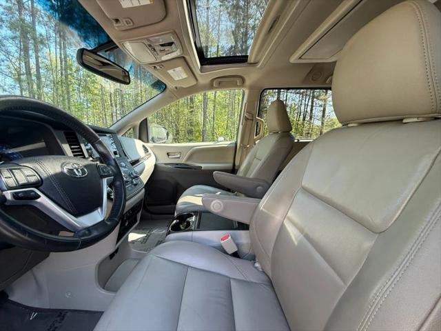 2016 Toyota Sienna XLE 8 Passenger