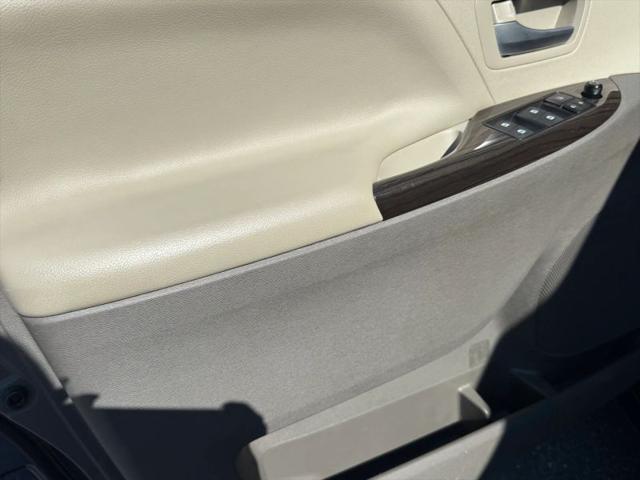 2016 Toyota Sienna XLE 8 Passenger