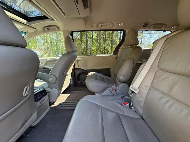 2016 Toyota Sienna XLE 8 Passenger