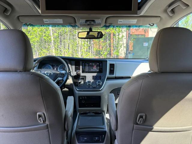 2016 Toyota Sienna XLE 8 Passenger
