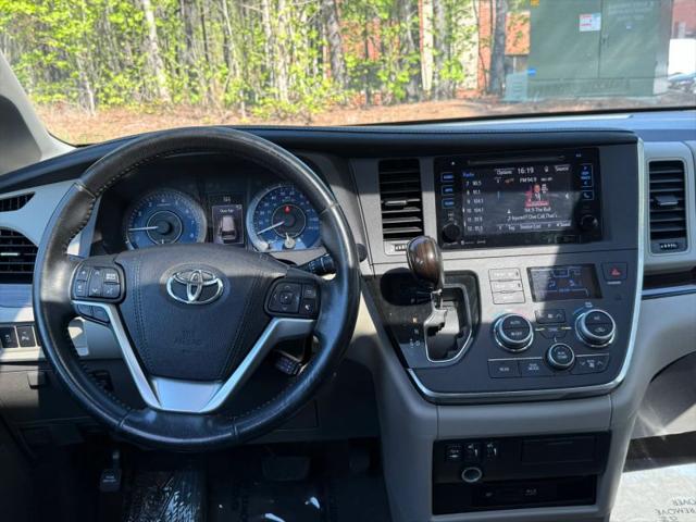 2016 Toyota Sienna XLE 8 Passenger