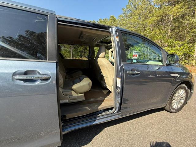 2016 Toyota Sienna XLE 8 Passenger