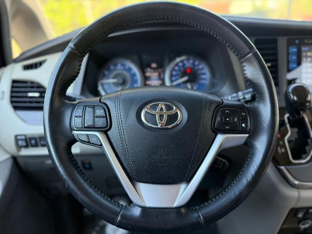 2016 Toyota Sienna XLE 8 Passenger